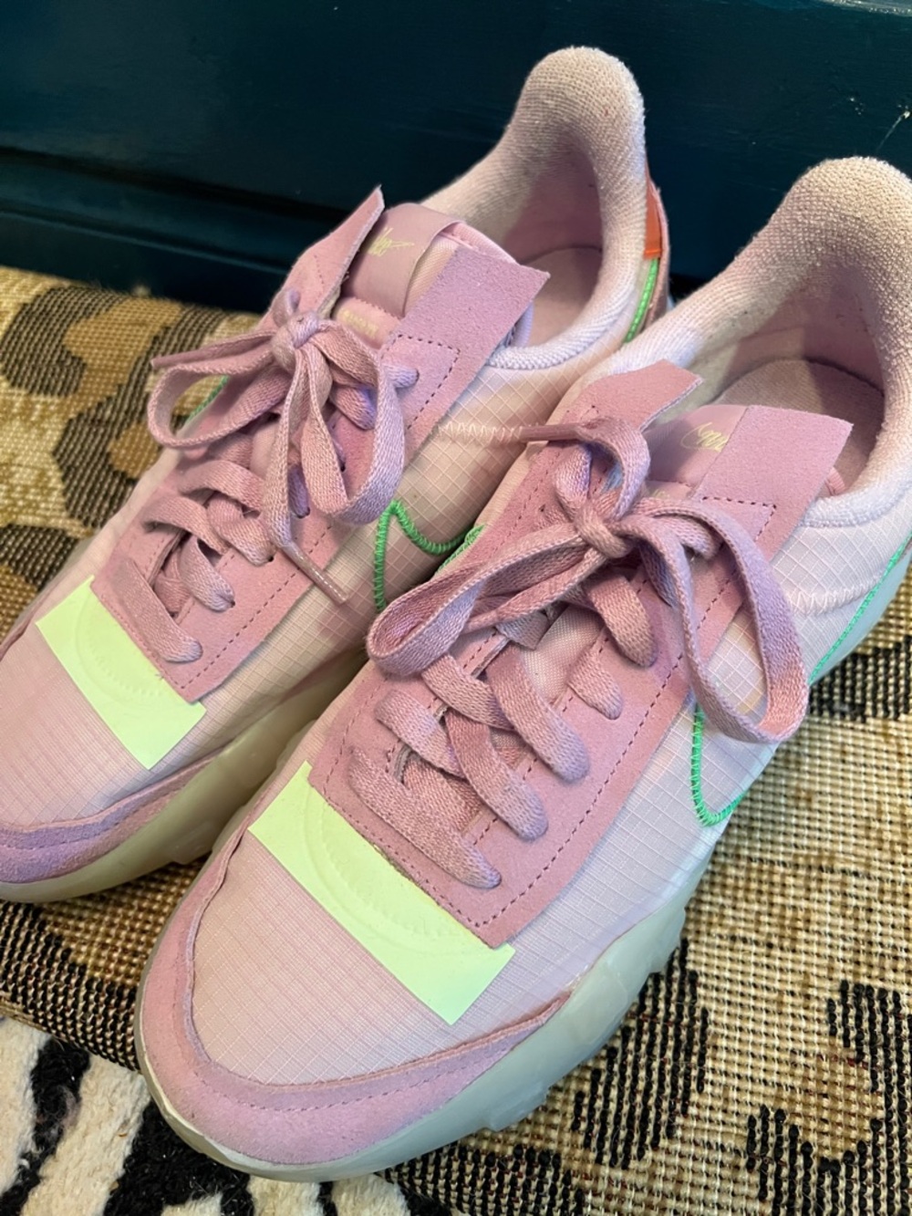 Nike Women’s Waffle Racer 2X Light Artic Pink size 9.5